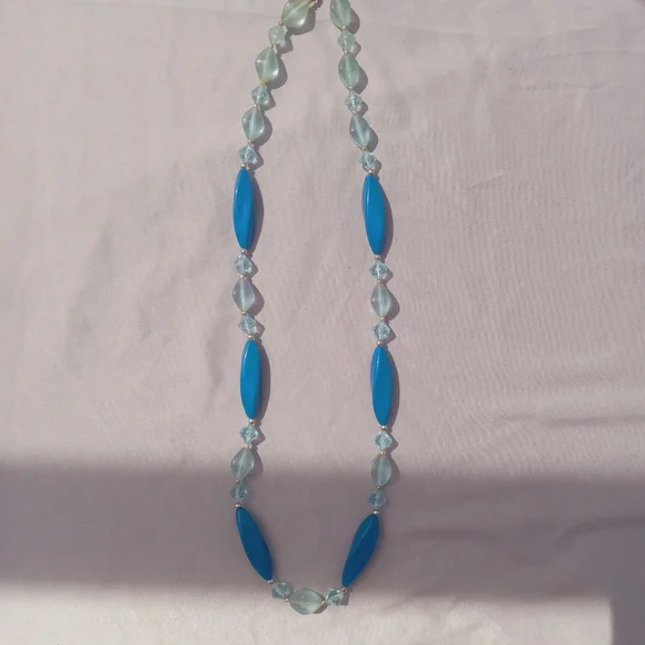 Lot of costume jewelry neckaces - Picture 3 of 6